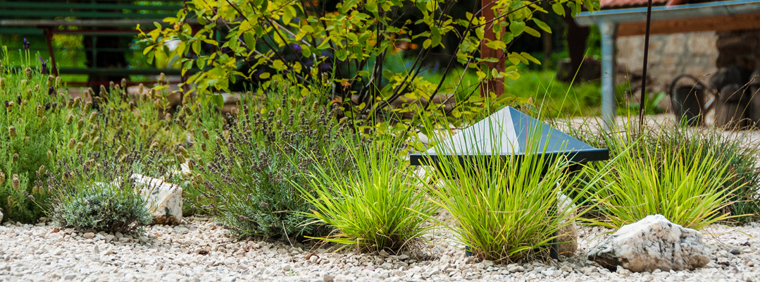 Subwoofer zur Gartenbeschallung zum Teil im Erdreich vergraben Subwoofer zur Gartenbeschallung zum Teil im Erdreich vergraben